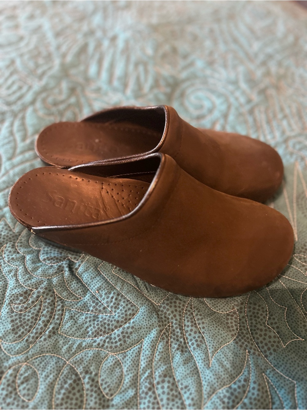 Sanita sz 40 BLACK Leather Slip-On Clogs